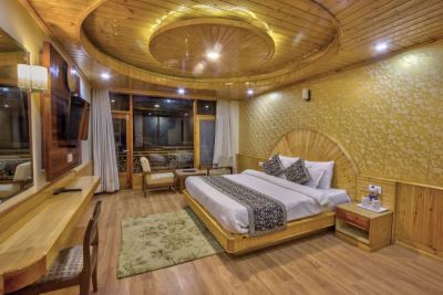 Snow Peak Retreat Manali