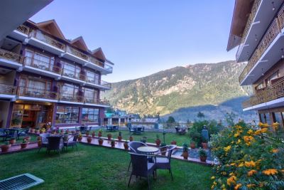 Snow Peak Retreat Manali